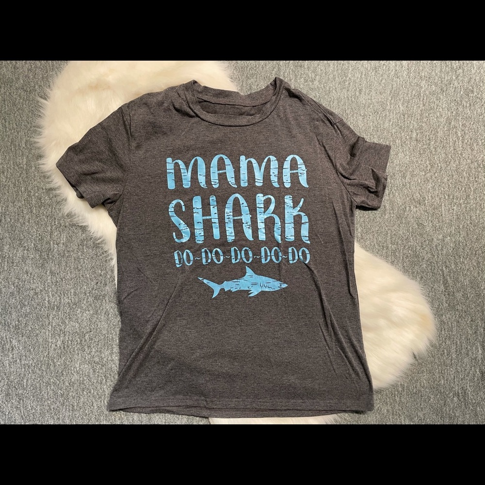 Mama shark tee